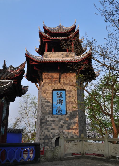 为了增强游客的观赏感,望乡台景点内结合声光电科技交互技术,使游客与