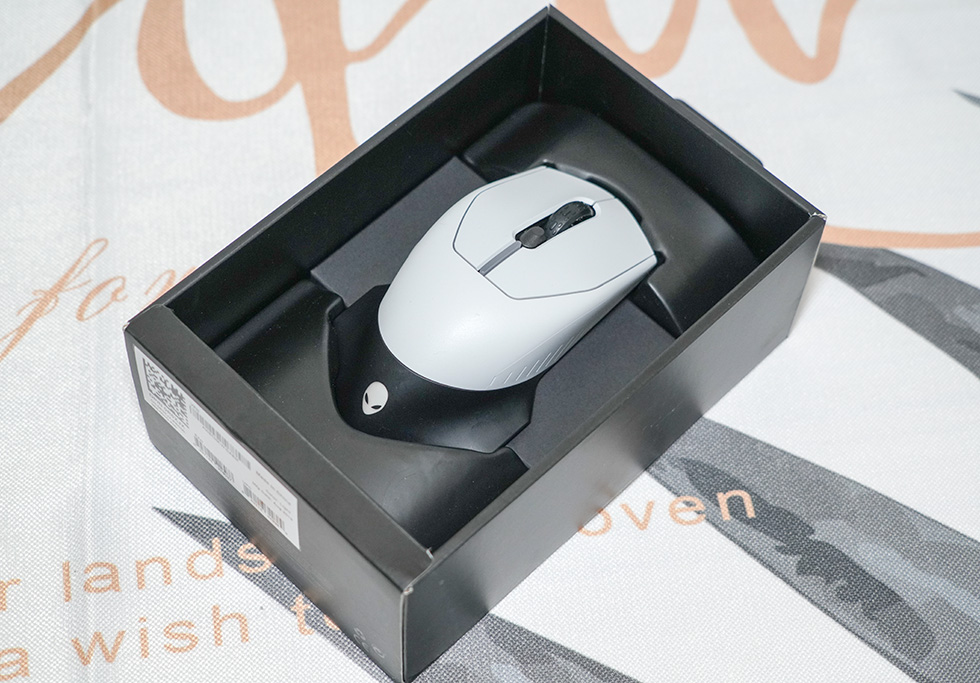 玩票还是玩真的？350小时持久续航 Alienware AW610M无线鼠标_搜狐汽车_搜狐网
