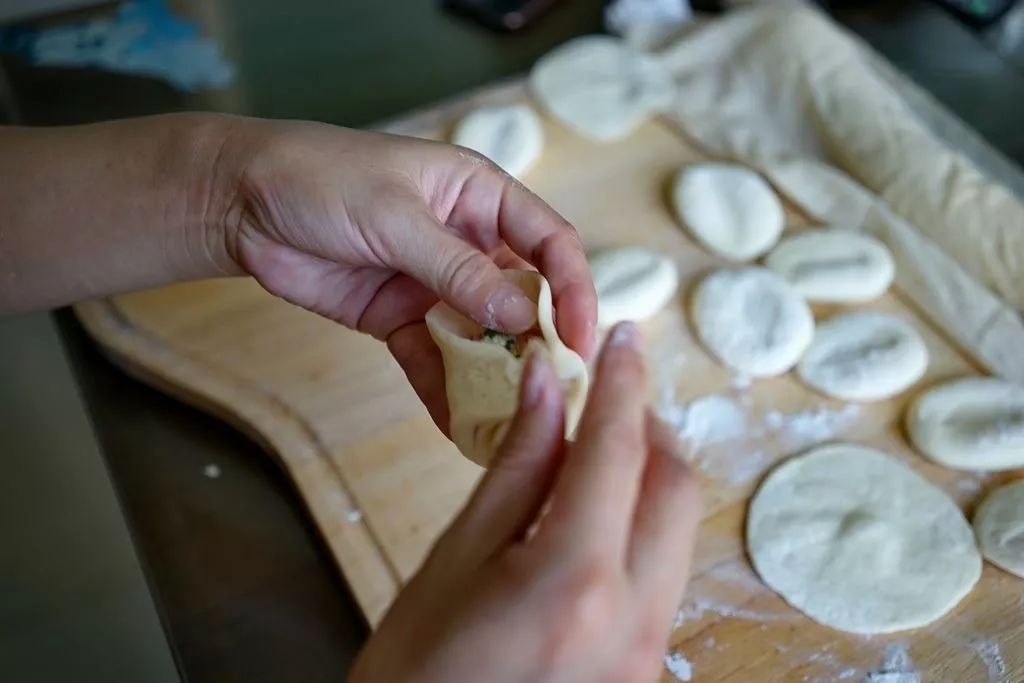 记住这4个小技巧蒸包子个个松软还有手法图示南方人都会了