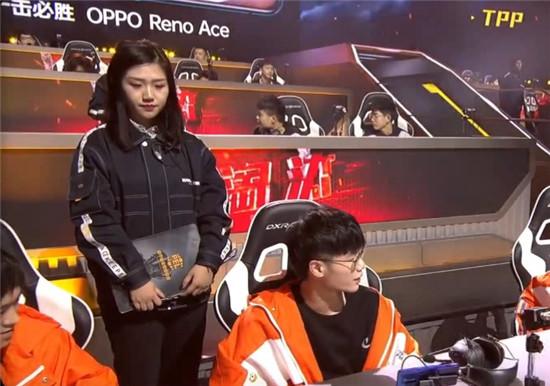 吃鸡界德云色?虎牙董来顺火了,解说pel二路竟要起裁判妹子微信