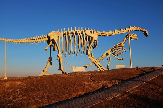 二连浩特边境上的恐龙之城