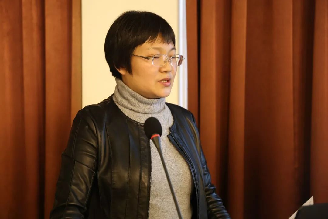 北京市育英中学校医李蕊老师以"做好卫生与健康教育工作 ,促进学生