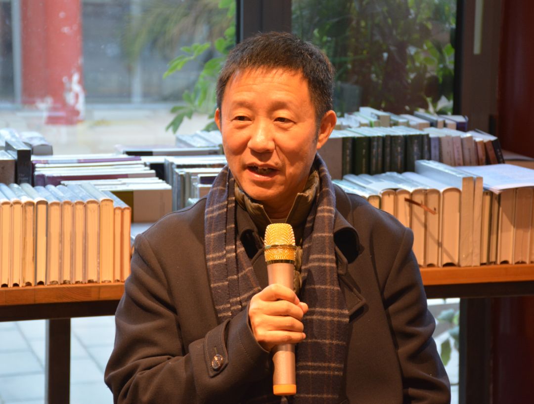 著名诗人,北京师范大学特聘教授 欧阳江河著名诗人,鲁迅文学奖获得者