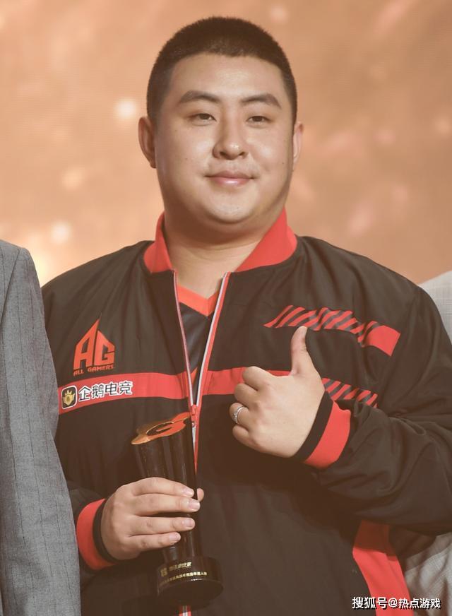 原创cf第一人70kg蝉联腾讯游戏家盛典年度人物已成为数据分析师