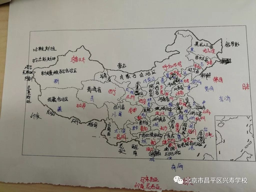地理学科教师组织初一学生手绘中国版图,希望通过这样的活动培养学生