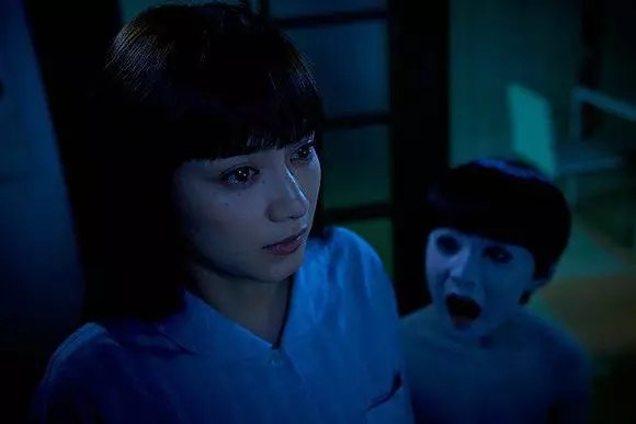 《咒怨》小鬼变肌肉男?网友:明明是班草,旧照被指撞脸邓紫棋_伊东美