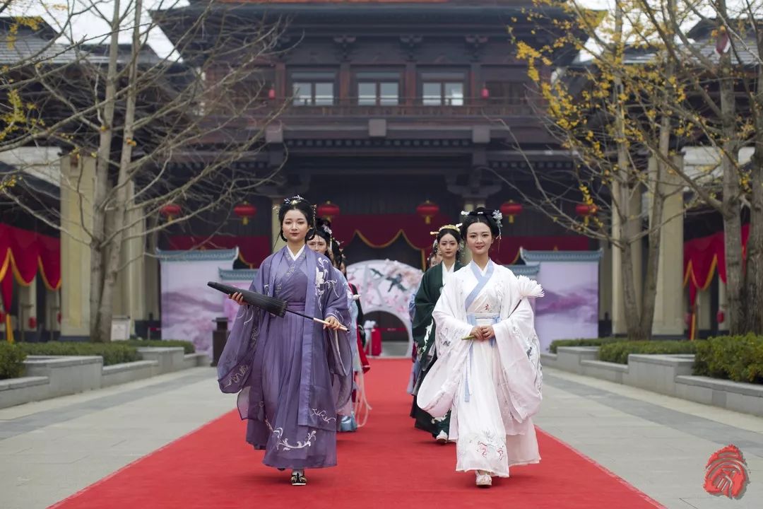 着最美汉服来游园我在兴汉胜境等你