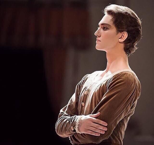 芭蕾王子julian mackay,漫画里走出来的美少年