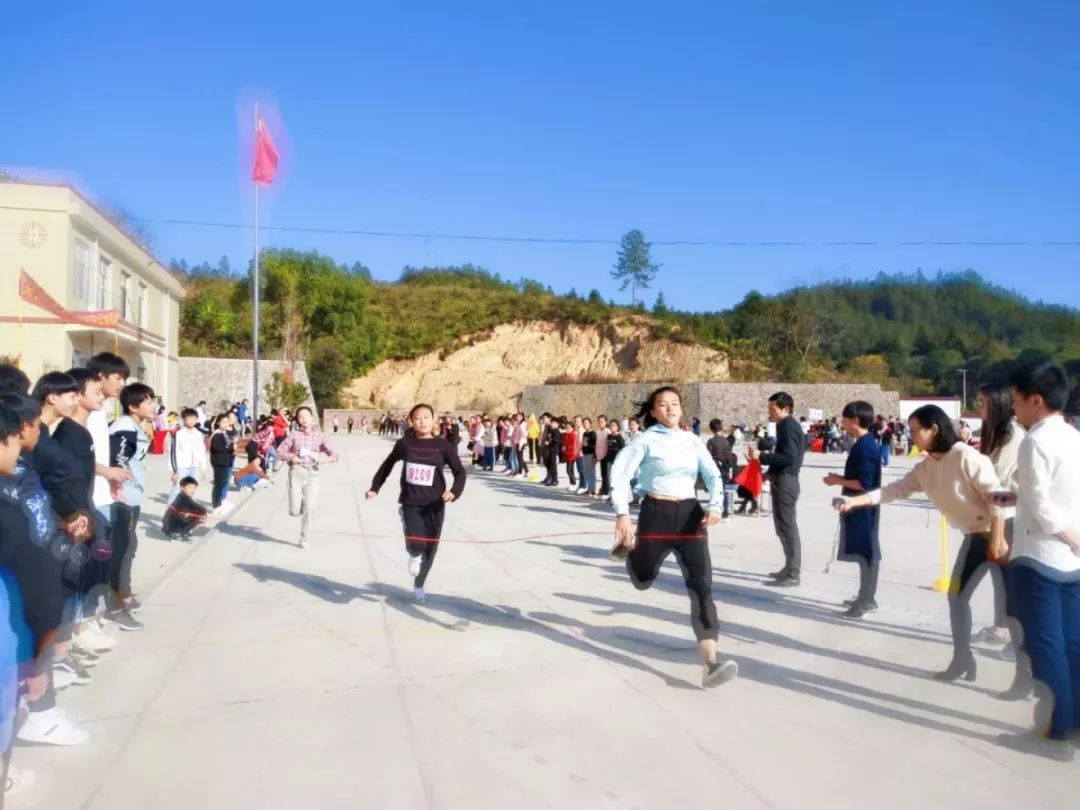 运动会渡头初中奋勇争先做更强的自己