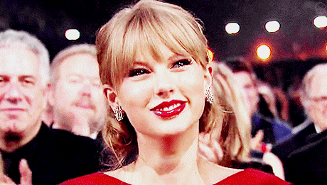 刚刚霉霉在2019ama颁奖典礼上