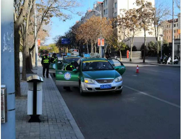 吴忠市运管局出动执法人员140人,查处出租车各类违章经营行为55起