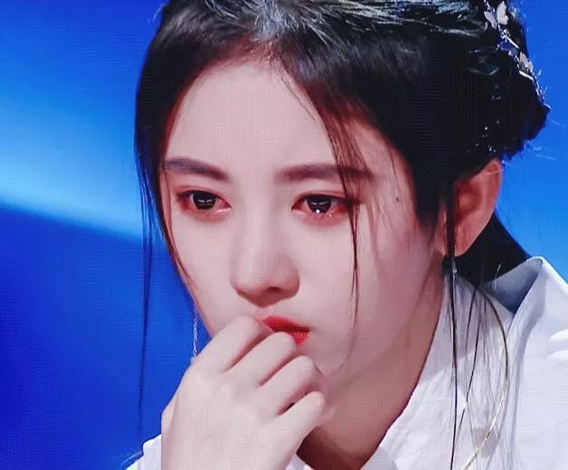 玉容寂寞泪阑干,梨花一枝春带雨 仙女落泪瞬间又感人又美好 美少女