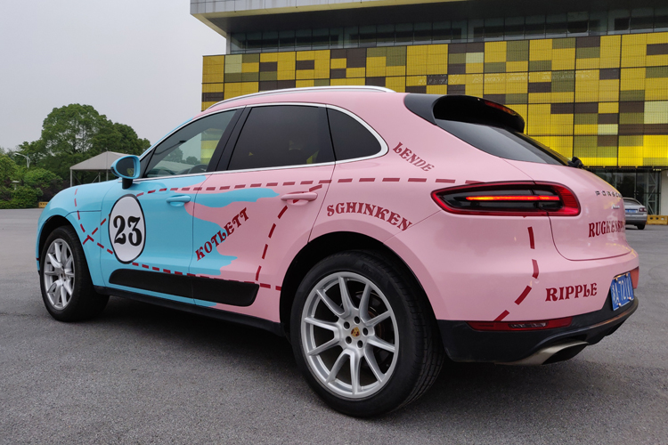 保时捷双拼粉猪改色贴膜效果图保时捷双拼粉猪改色贴膜效果图保时捷