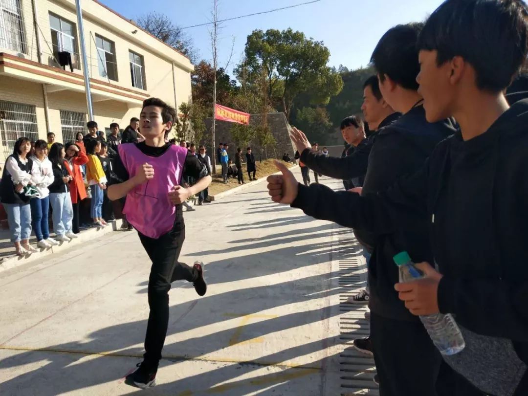 运动会渡头初中奋勇争先做更强的自己