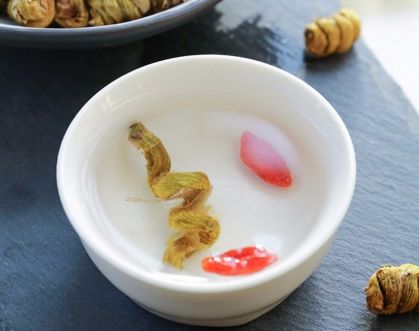 功效:养阴清热,生津利咽,润燥通便,清肺毒做法:石斛15克, 枸杞15克