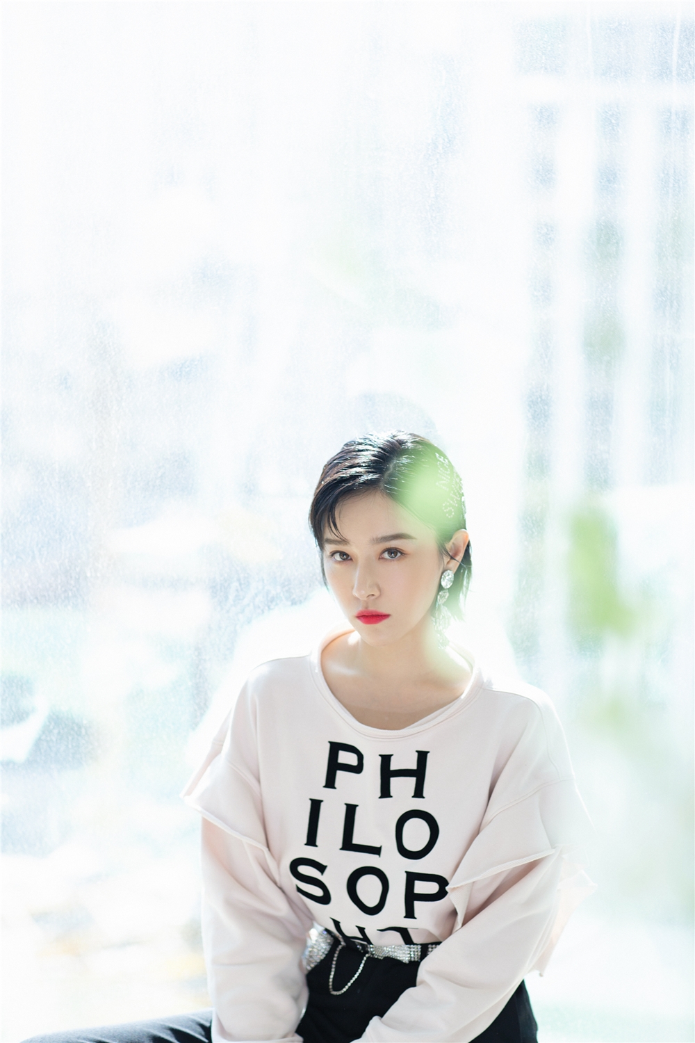 宠爱发布会金鸡奖闭幕式齐亮相阚清子蓝调纱裙展影人风姿