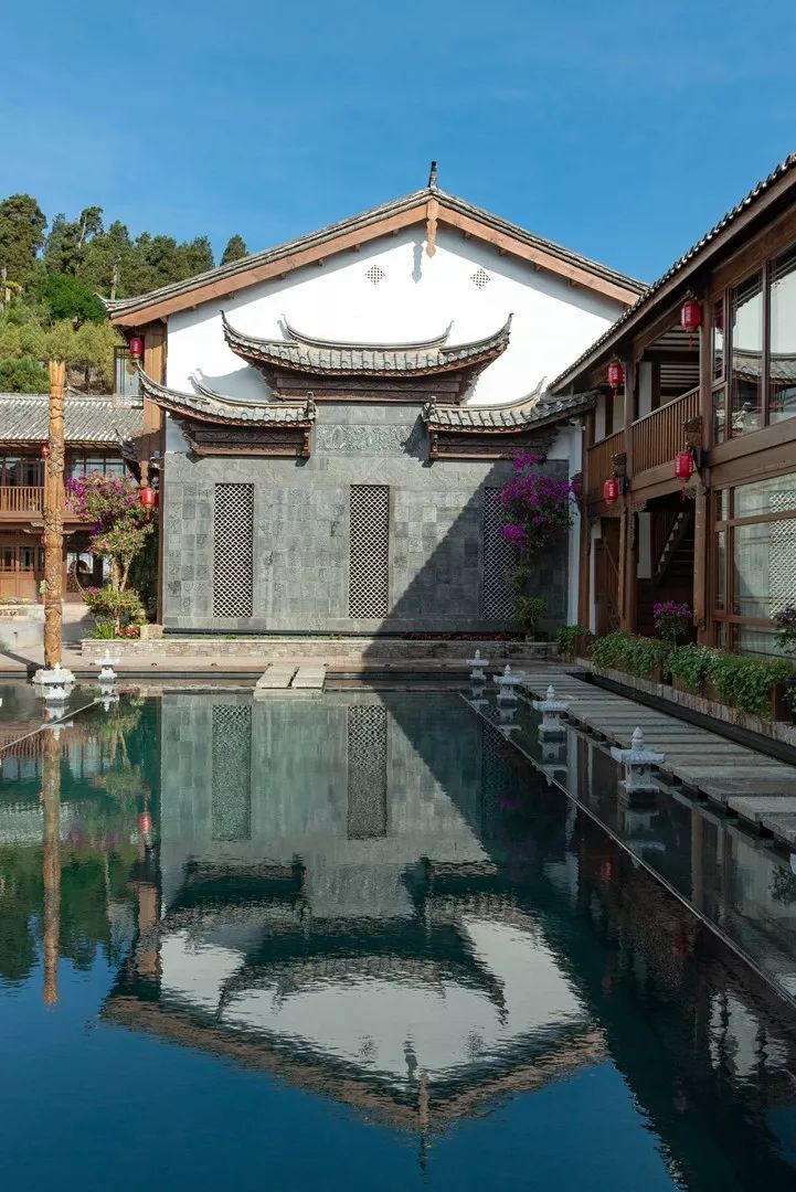 祥子先生陪同崔书记,郑市长一行参观了丽江泊心云舍·文苑,泊心云舍的