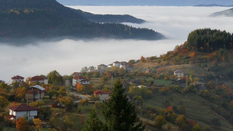 莫斯利安坐落在风景如画的罗德山脉中部,海拔1200米