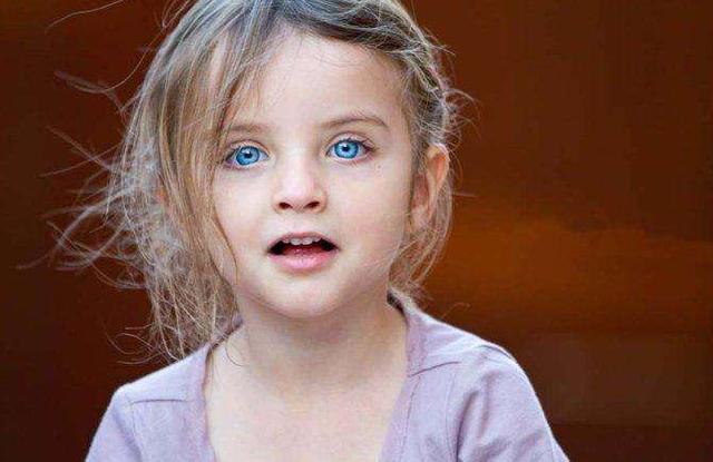 蓝眼睛是哪国人 少女图片