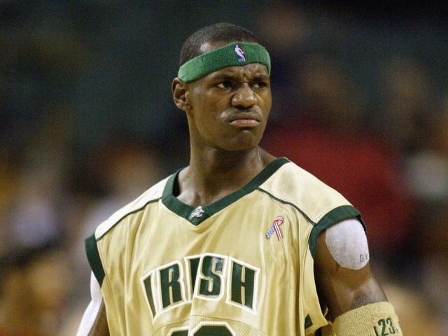 当年詹姆斯的母亲劝说其放弃橄榄球 而幼詹为何说了"no"?