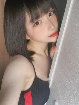 「g-star gaming」队员藤井爱露,1999年出生,喜欢的游戏是荒野行动.