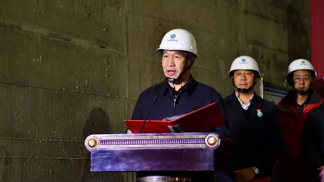 自治区水利厅副厅长于长剑,建设处处长李海明,兴安盟水利局局长郭凌云