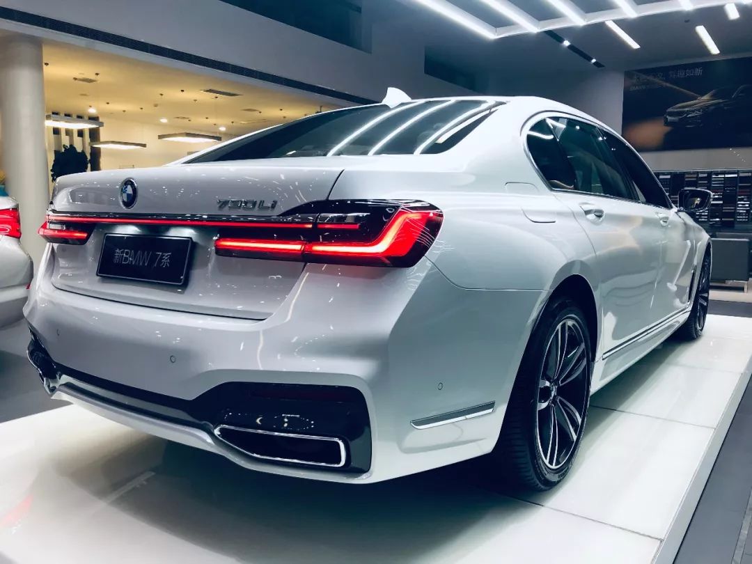 新车到店│新bmw 7系白色现车到店,恭迎品鉴!
