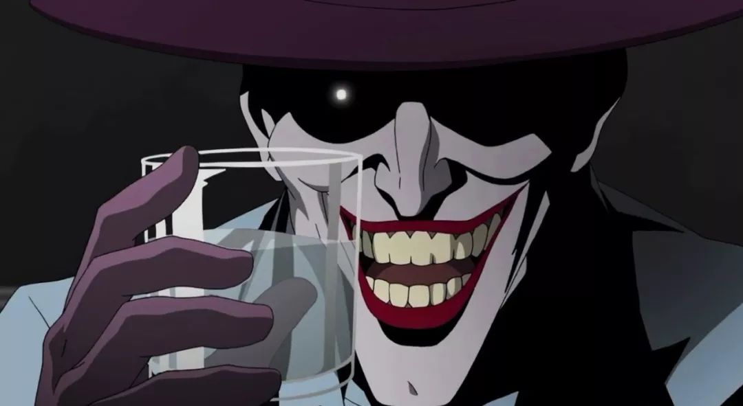 在这部漫画里,小丑原本是一个前化工厂工人,现喜剧演员,与妻儿蜗居在