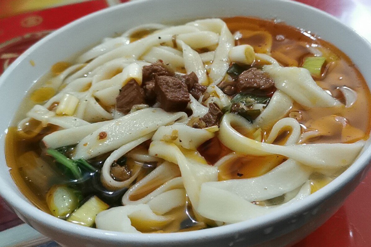 shiwoashiwo"新野板面",又叫"张飞板面",相传是脾气暴躁的张飞因为