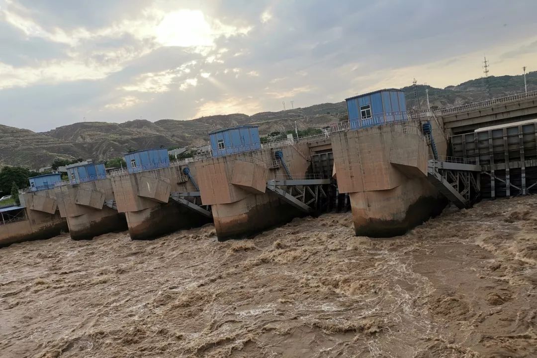 柴家峡水电站位于兰州市西固区梁家湾黄河段干流,是黄河干流龙羊峡
