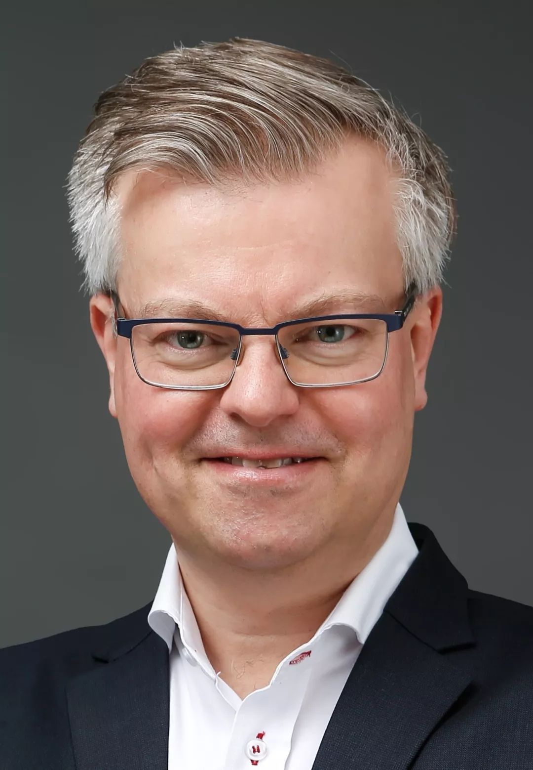 karlberg@rolandberger.com吴钊罗兰贝格执行总监neil.