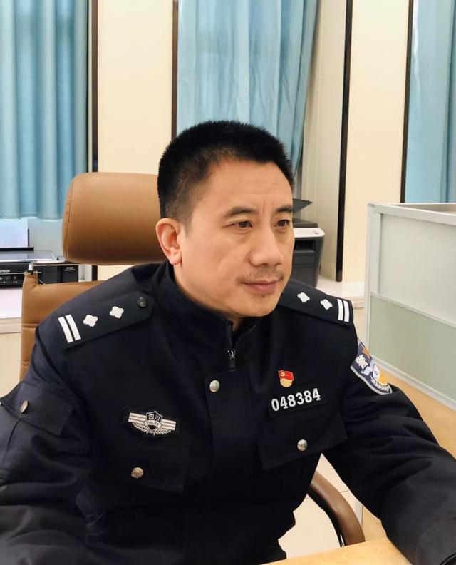 杨兴 陈滔网监大队教导员杨兴,特巡警大队指导员陈滔获全省公安机关"