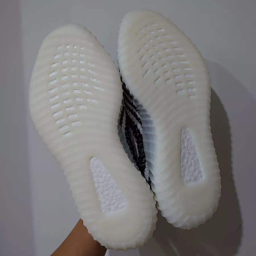 白斑马 yeezy 350 v2 明年回归!