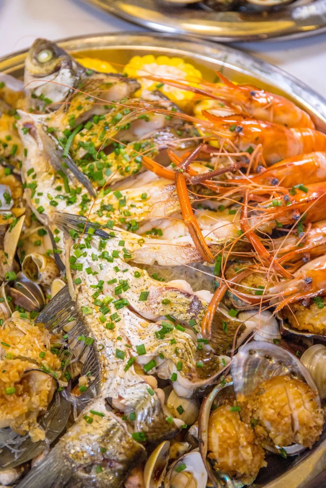 海鲜界的法拉利空降重庆!18米海鲜大船搬进店,人均35吃到撑!