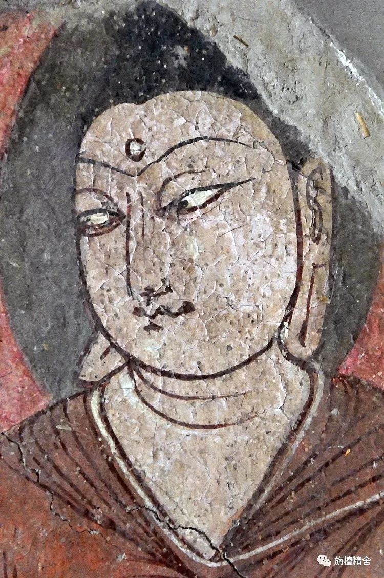 新疆于阗卡达里克遗址壁画坐佛像