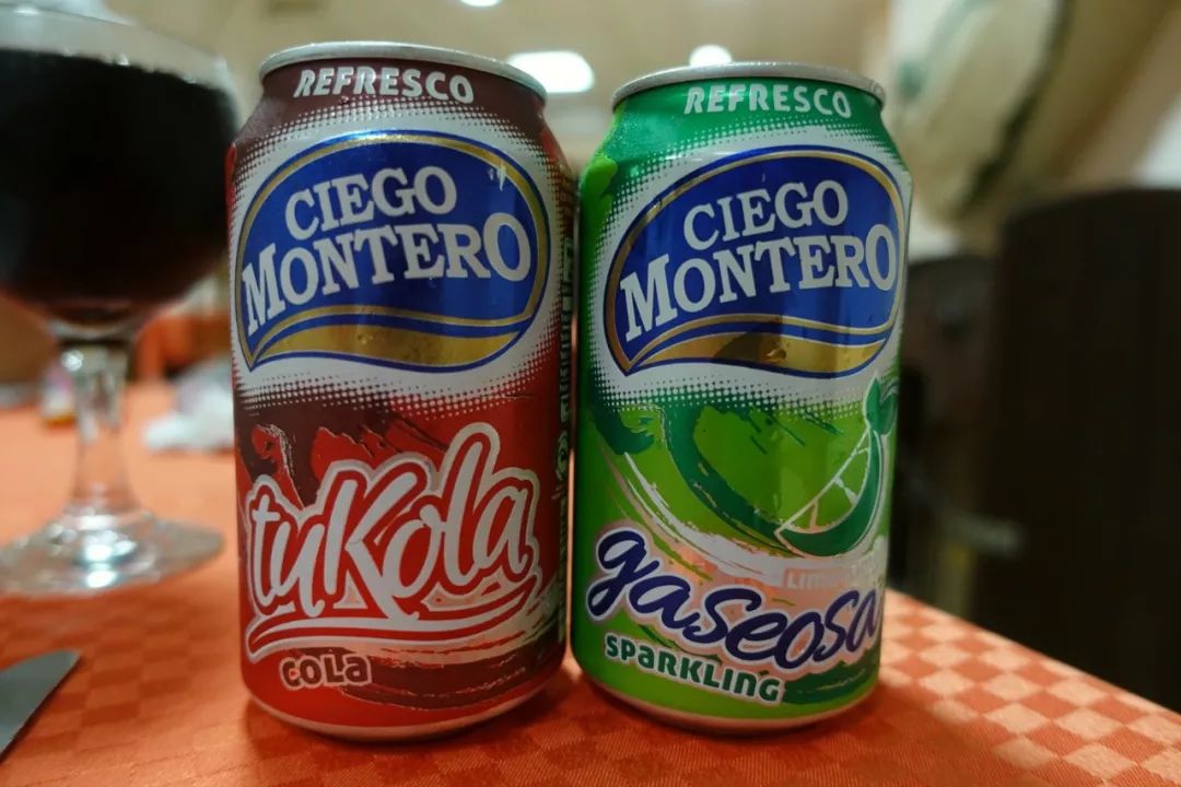 一份米饭 烤鸡腿 混合蔬菜 木薯南瓜菠萝甜品 一罐土可乐(古巴可乐