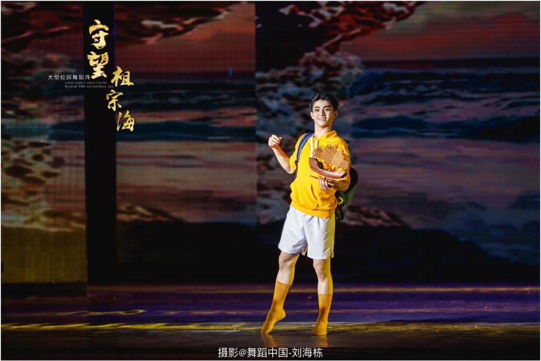 海南省琼海市嘉积中学男子舞蹈团校园舞蹈诗守望祖宗海精彩剧照