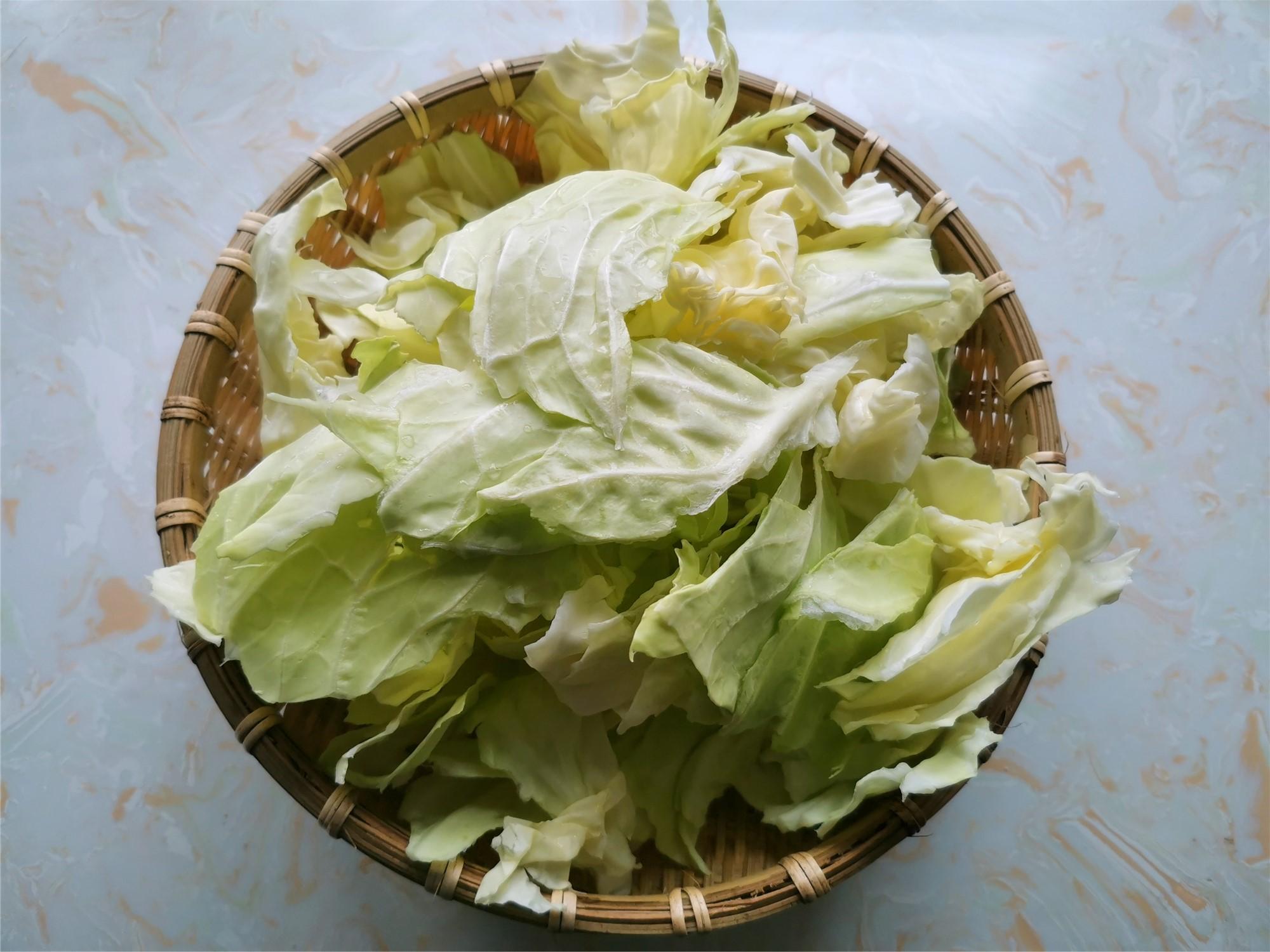 在家炒包菜的小技巧炒的包菜脆嫩下饭放调料的先后次序很重要