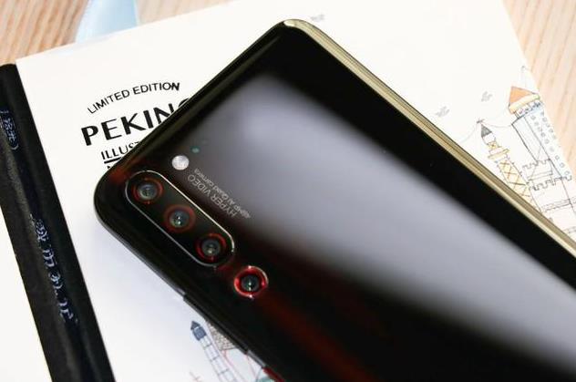 在拍照方面,联想z6pro的配置也很不错,搭载了4800万像素主摄像头 1600