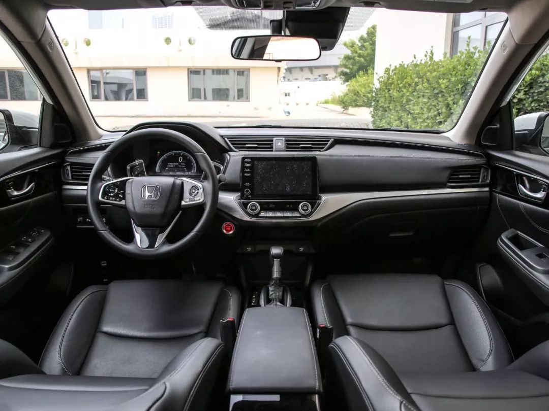 【内饰配置】享域的内饰是经典的本田风格,不做赘述.