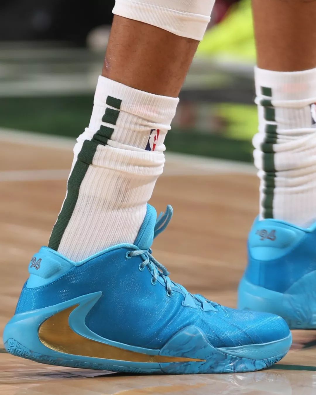 08gary dineen「字母哥」的新配色nike zoom freak 1 pelebron 上脚