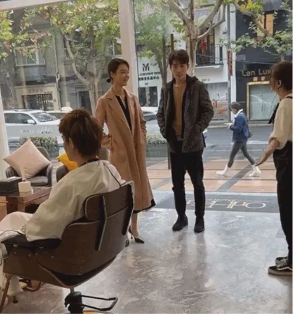 车晓朱一龙拍戏近照身体单薄瘦成纸片人毫无之前优雅气质