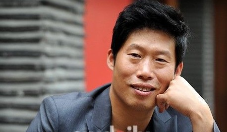 就是刘海镇,而刘海镇还曾经被称作是韩国演员里面的第一丑男,两人在