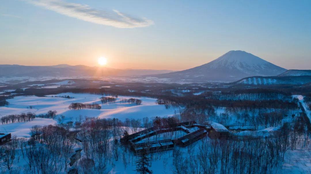 原創日本人冬天太會玩了,雪祭的花火,浪漫雪燈,暖湯落雪