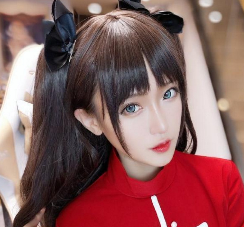 lpl解说腐团儿素颜照,差距真的太明显了,原谅我捂住双眼