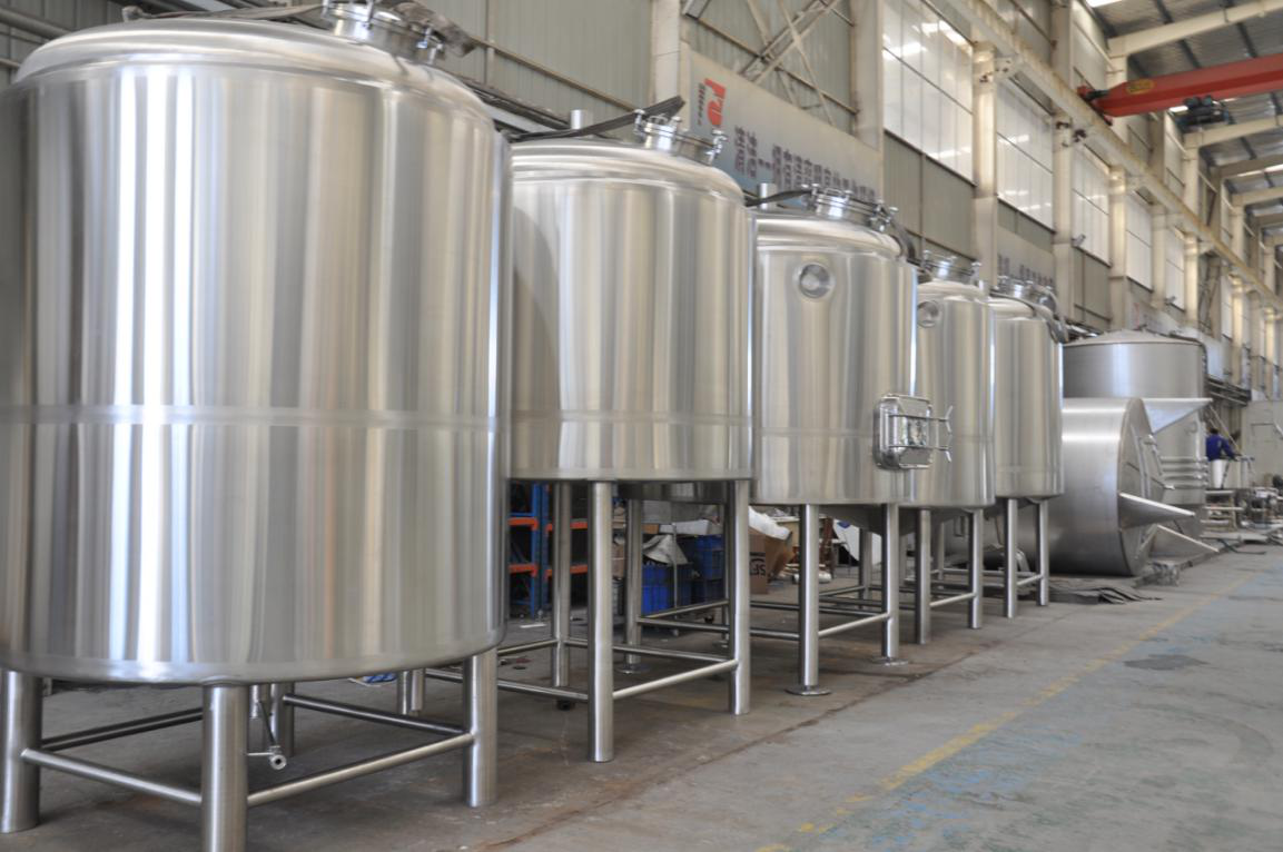 精酿设备—小型啤酒厂生产设备
