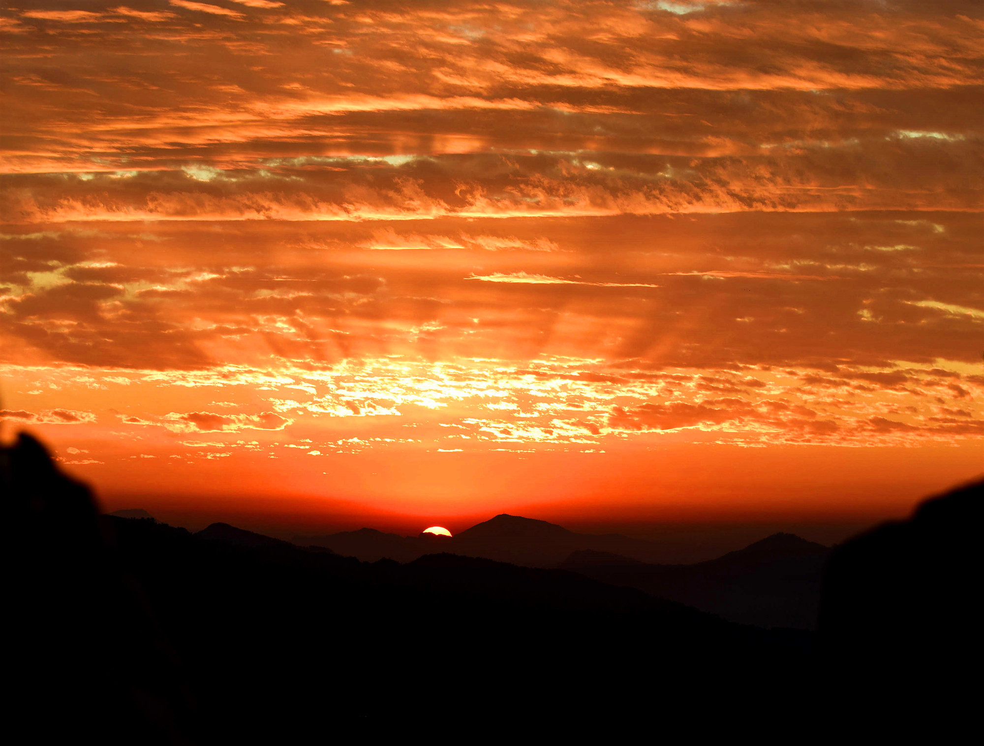 但站在靠近喜马拉雅山的一个山脊上,拍摄喜马拉雅山脉的日出,那个