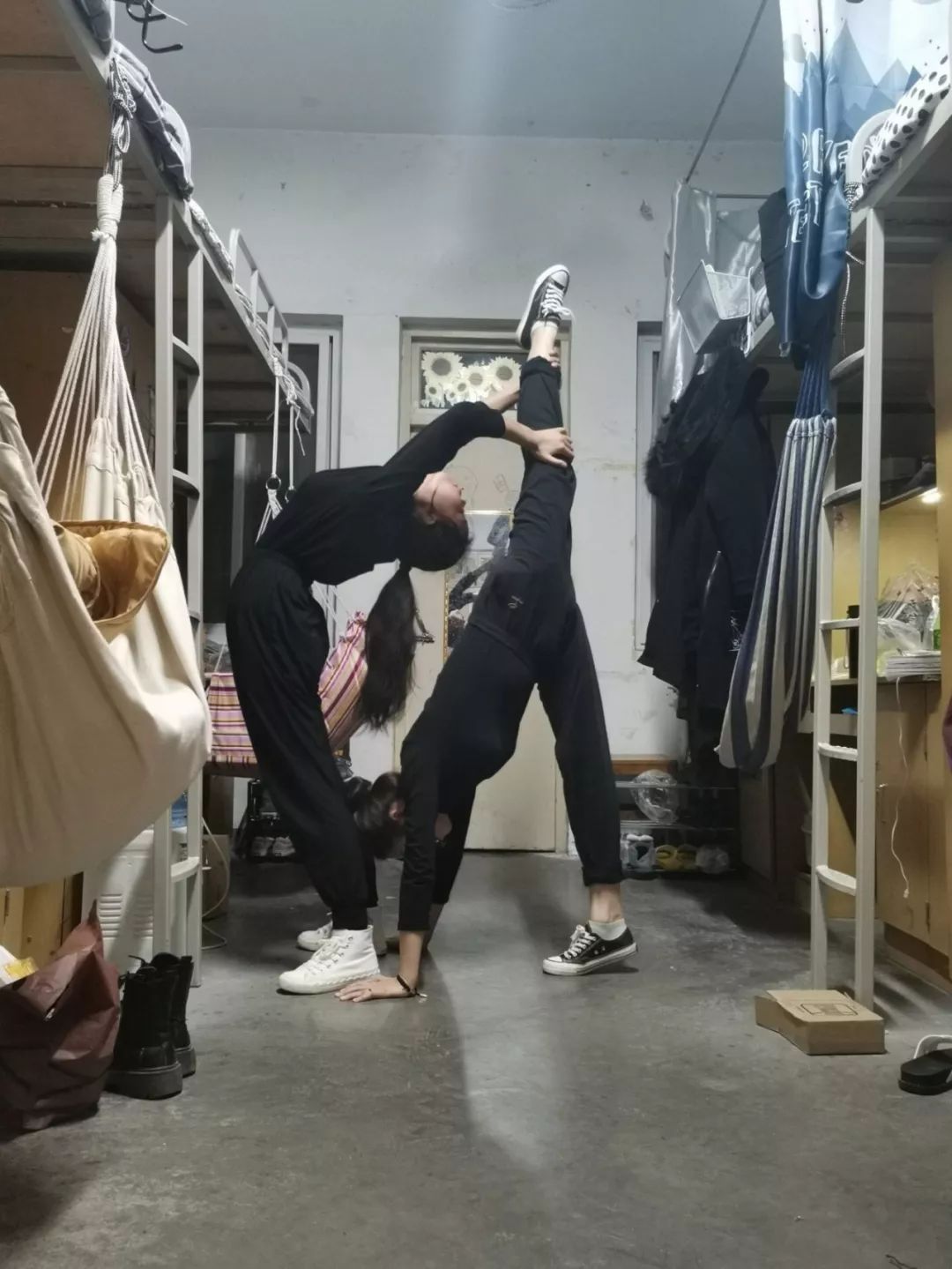 再度霸屏当舞林高手打卡花样查寝网友美呆了