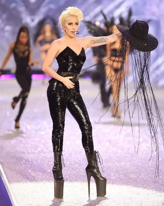 2019维秘大秀确认取消众神时代真的就剩一场回忆了