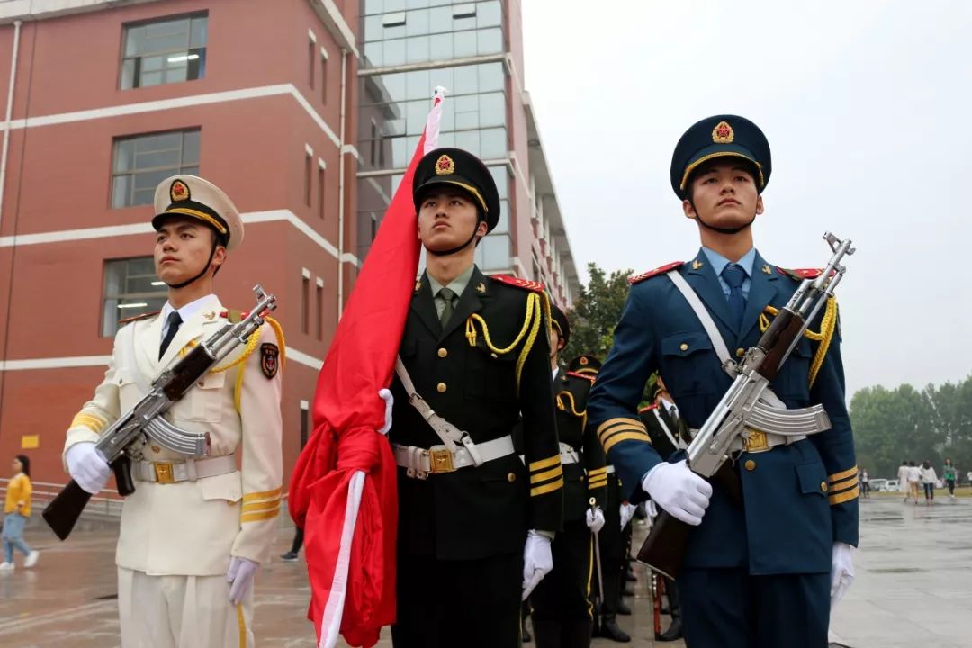 國旗護衛隊!河南理工大學一座閃亮的精神座標